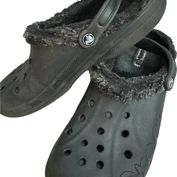 ❄️ Crocs fur lined Clogs sandals black in size 12 Mens - Picture 9 of 11